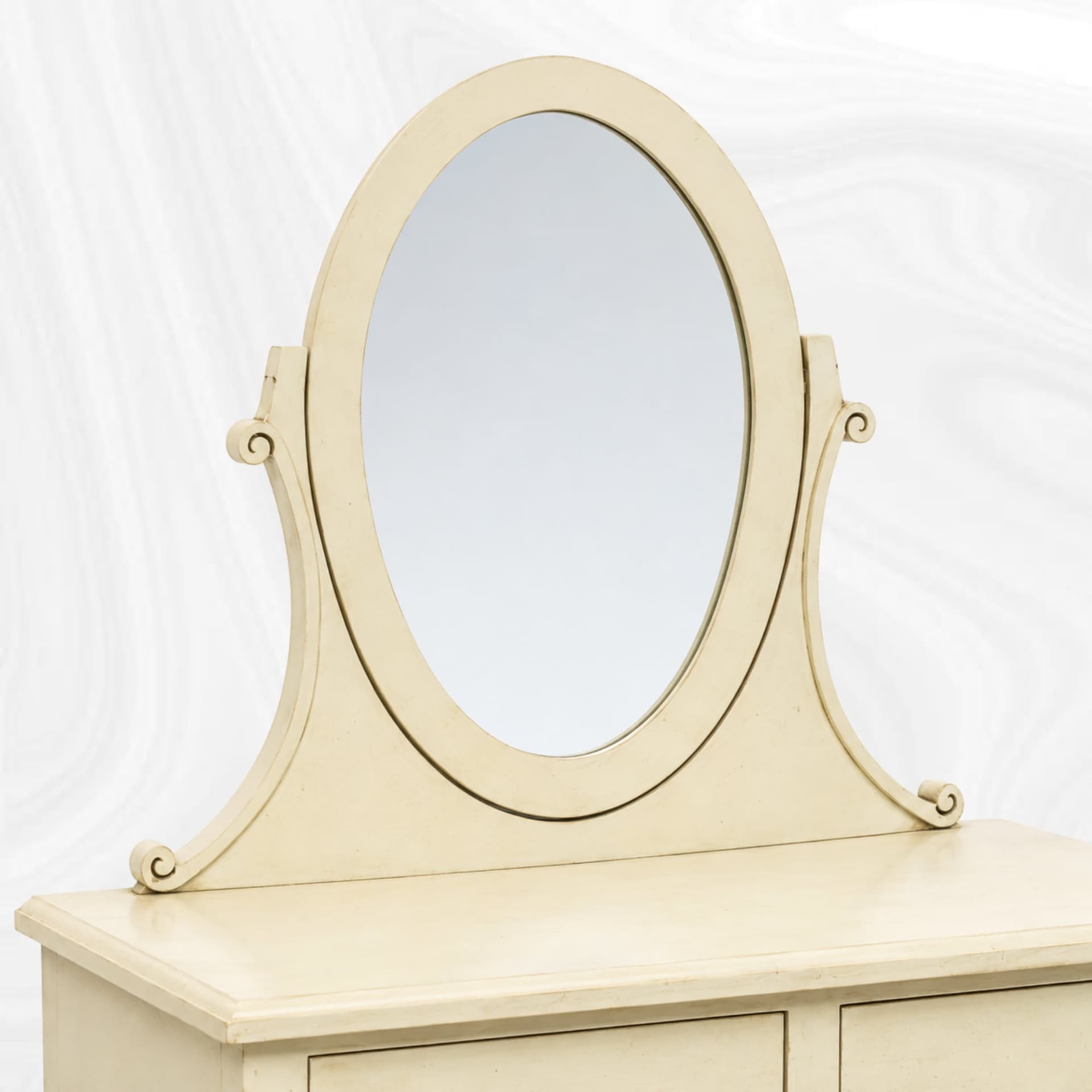 Detail du miroir ovale et de son support