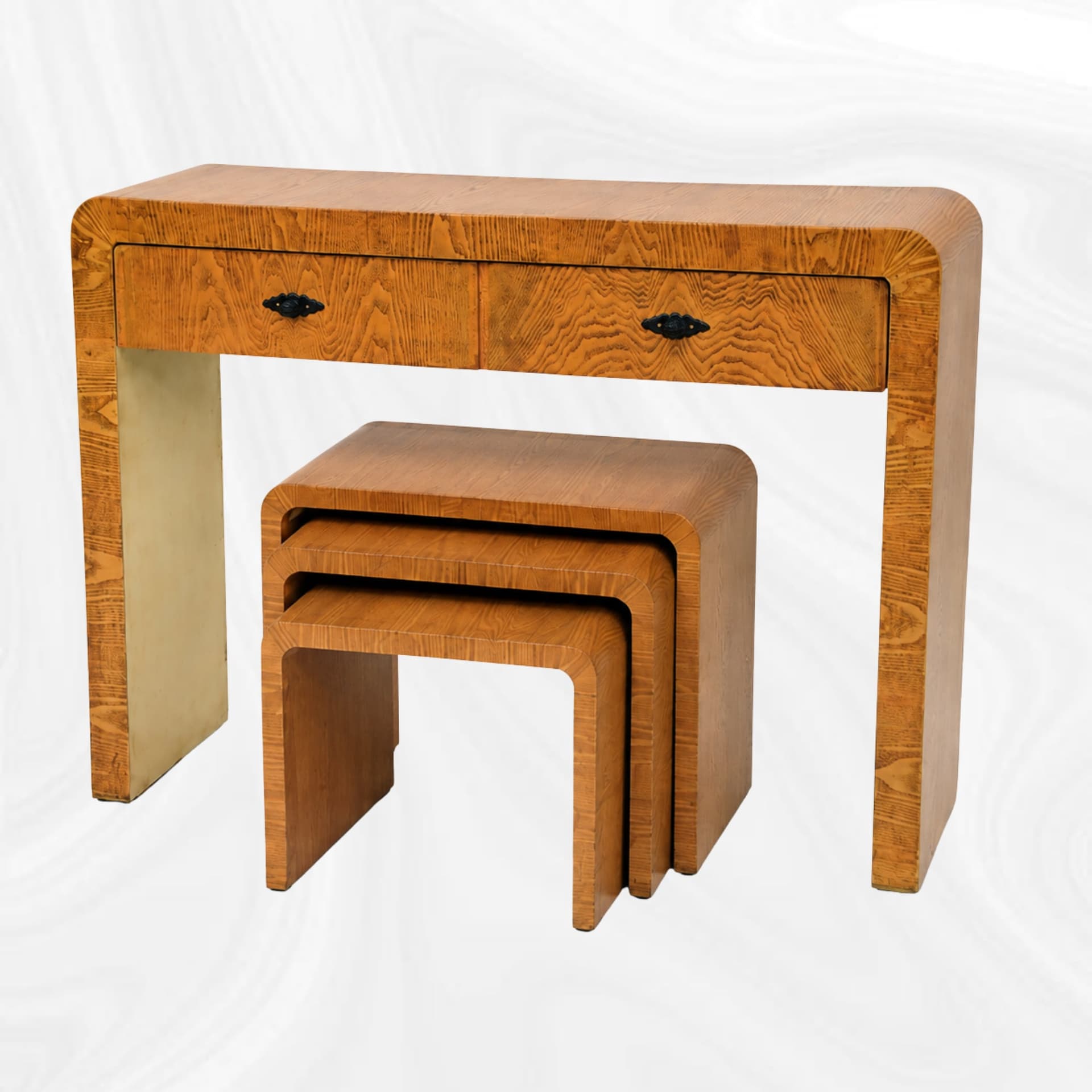 Console arrondie avec tables gigognes, vue de trois quarts
